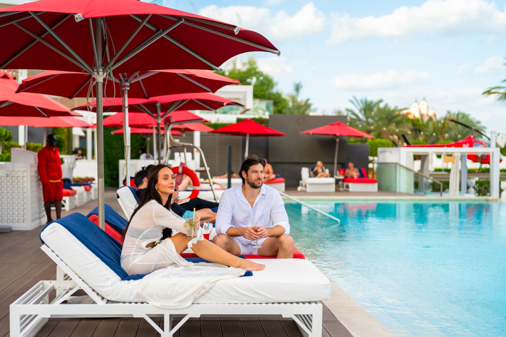 Fluid Pool Bar